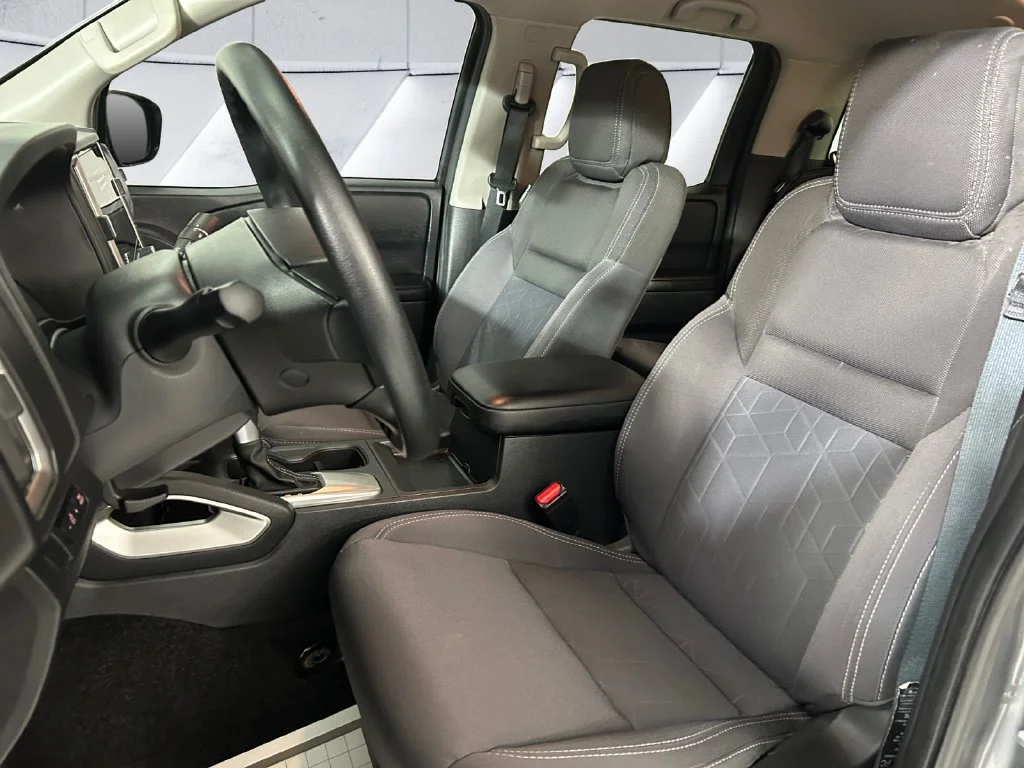Used 2025 Gray Nissan SV image 8