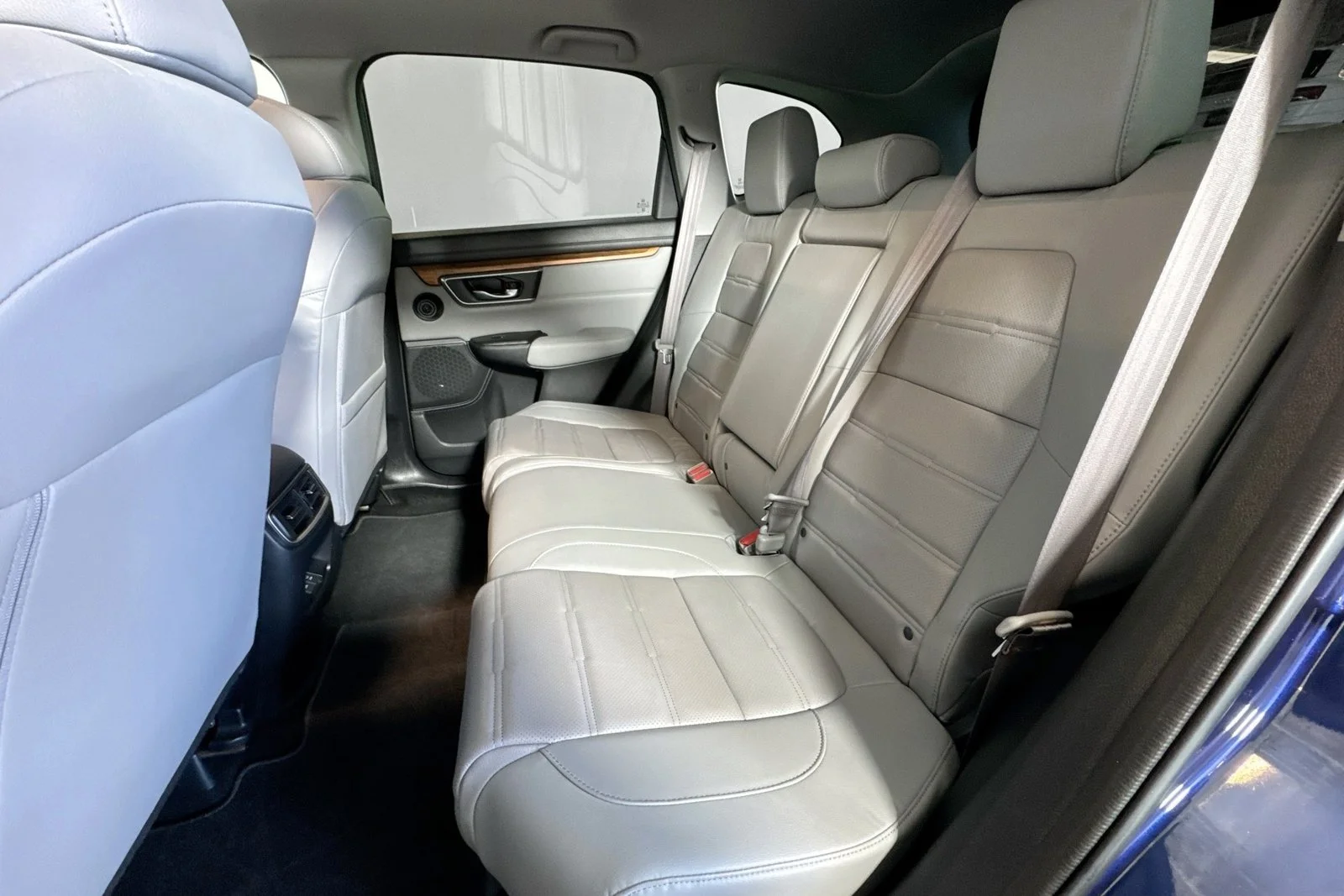 Used 2018 Obsidian Blue Pearl Honda Touring image 23