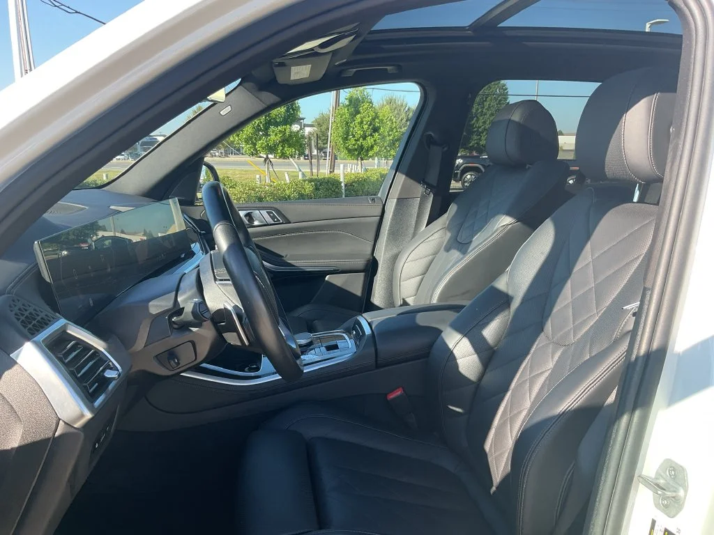 Used 2026 White BMW sDrive40i image 12