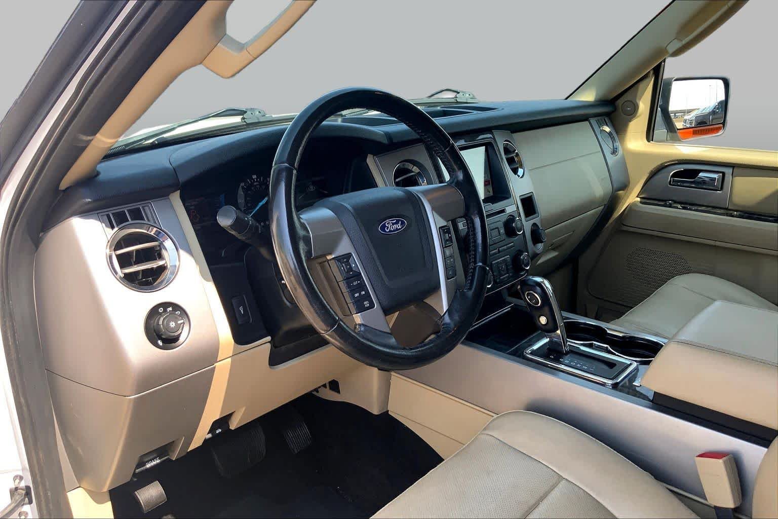 Used 2017 White Platinum Metallic Tri-Coat Ford Limited image 18