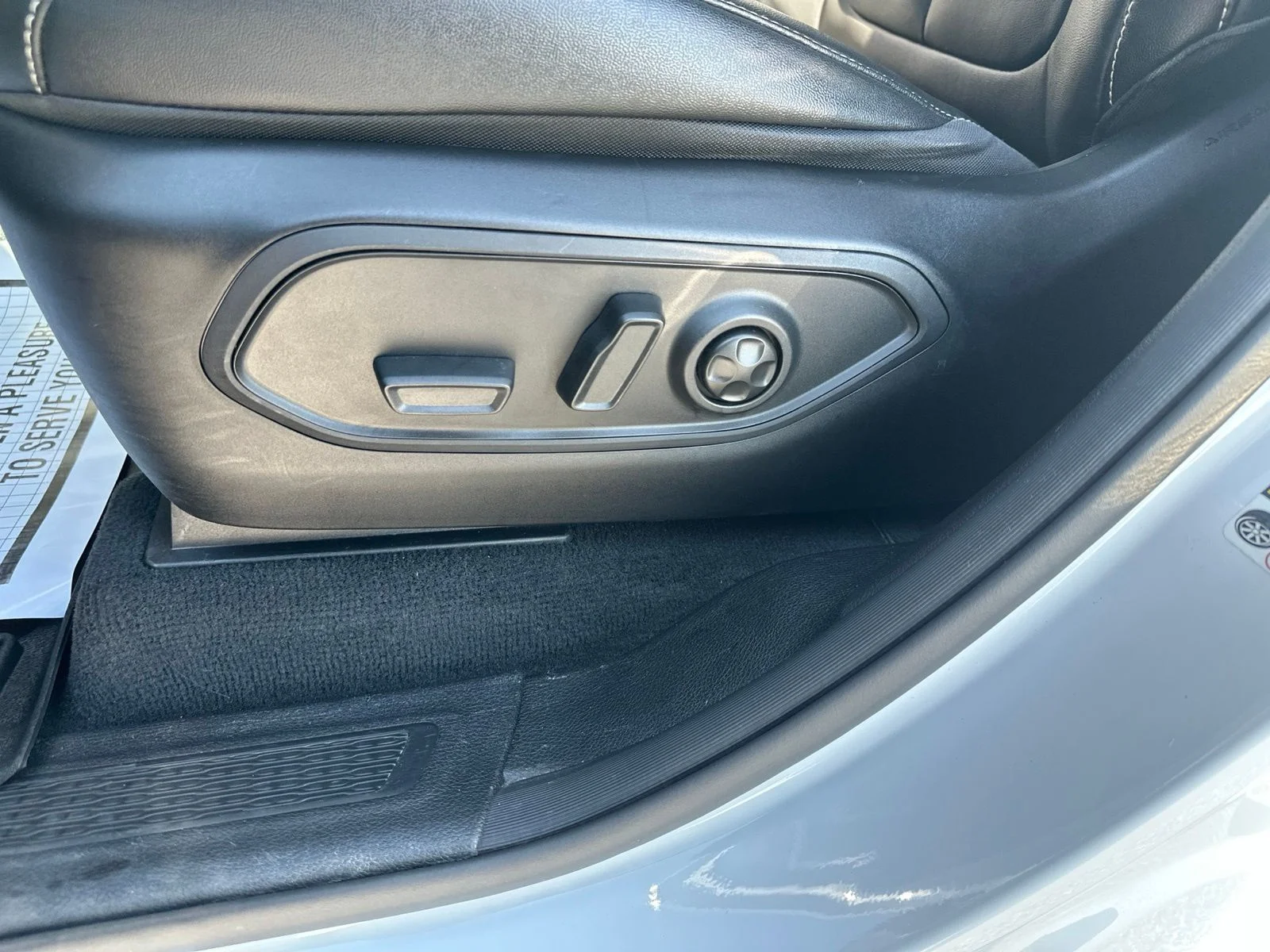 Used 2022 White Jeep 4xe image 13