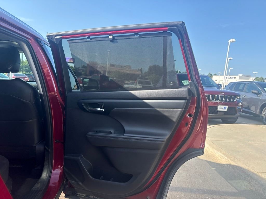 Used 2020 Pearl Toyota XLE image 23