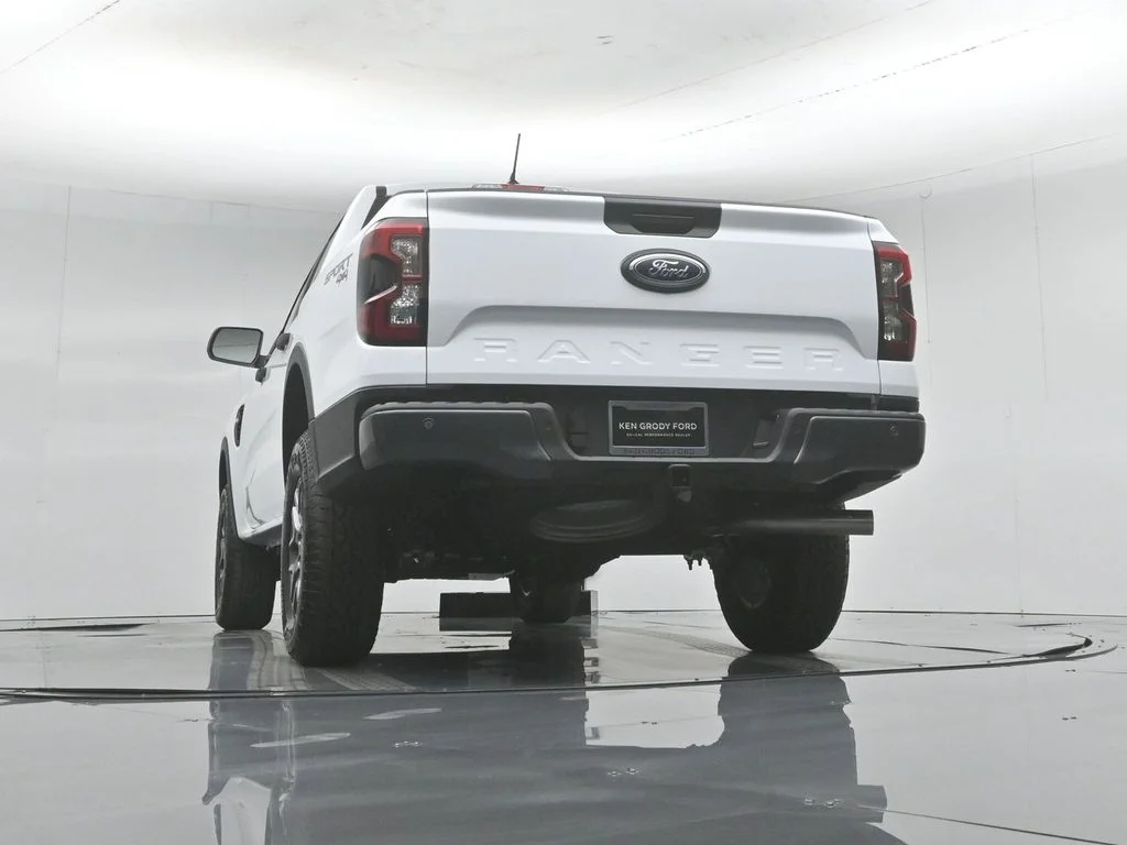 New 2026 Oxford White Ford XLT image 46