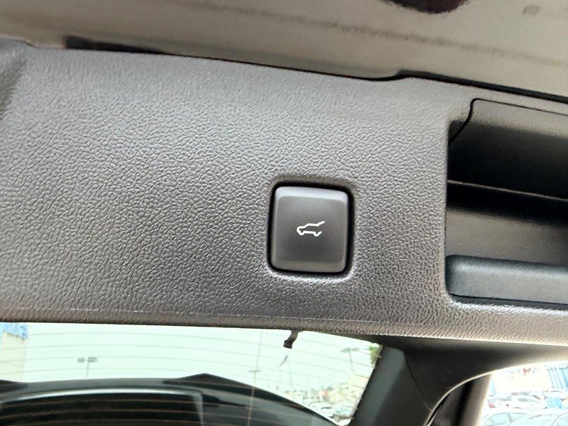 Used 2023 Agate Black Metallic Ford ST-Line Select image 5