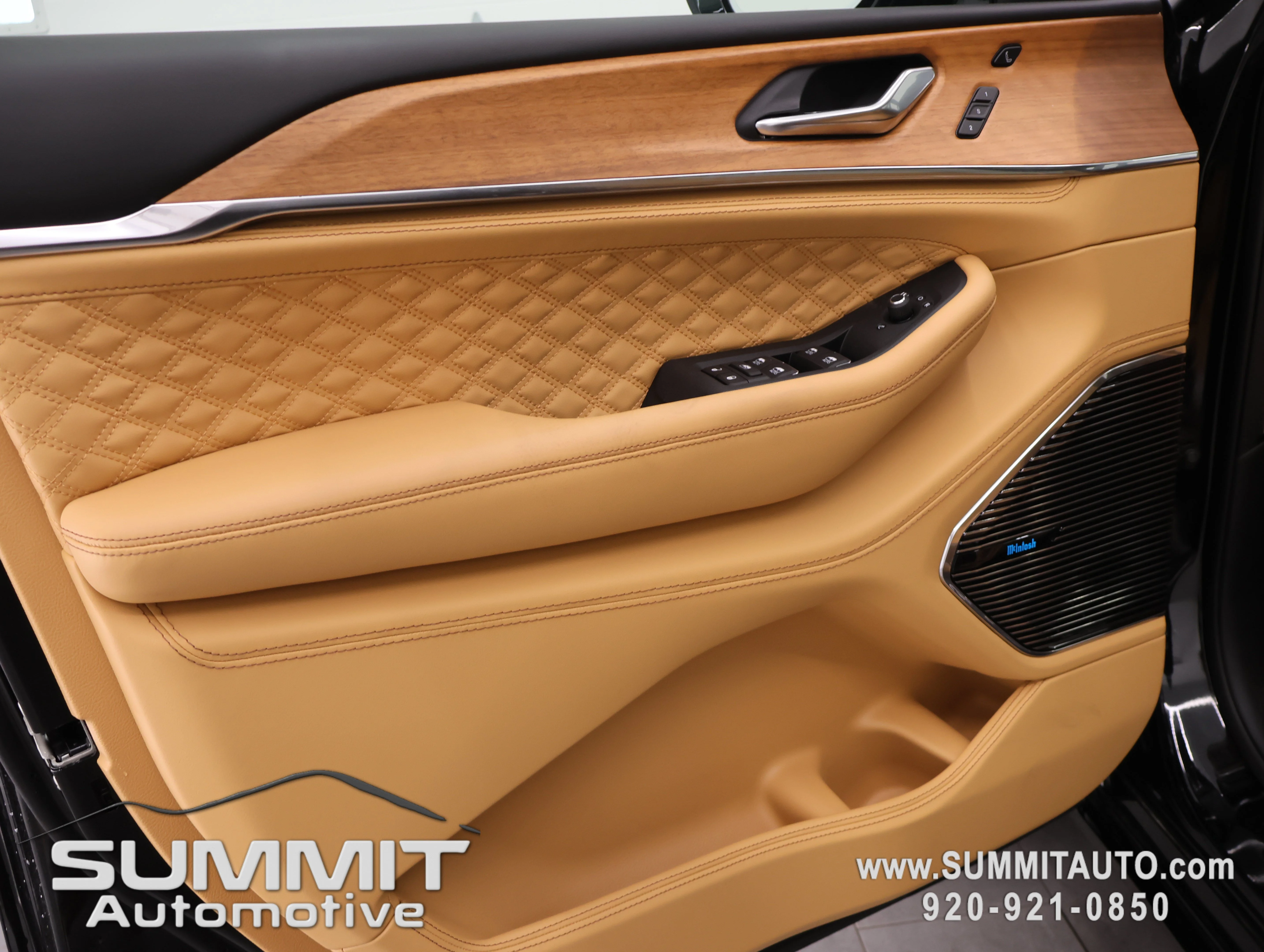 New 2026 Diamond Black Crystal Pearl-Coat Exterior Paint Jeep Summit image 50