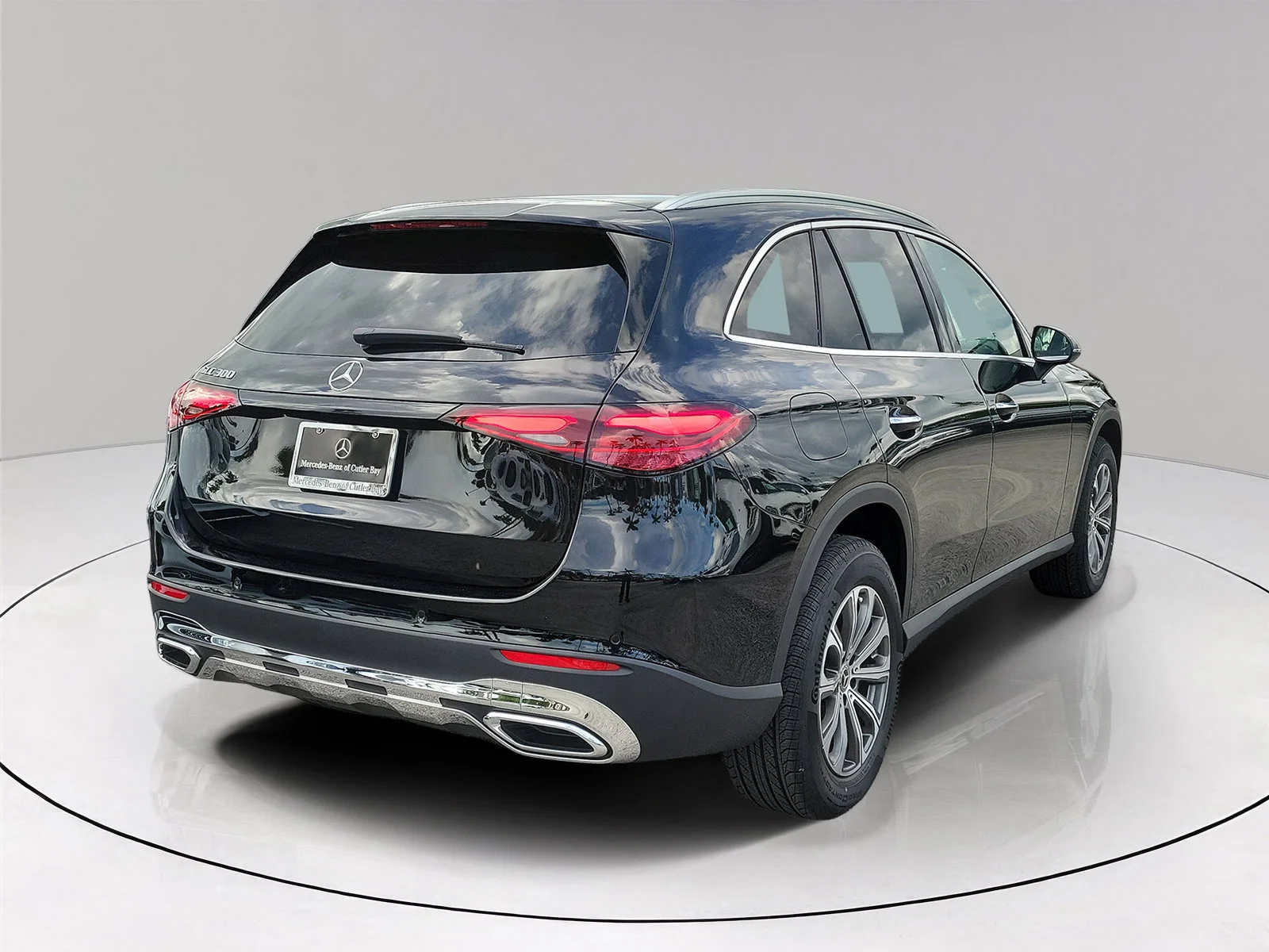 New 2026 Black Mercedes-Benz GLC 300 image 4