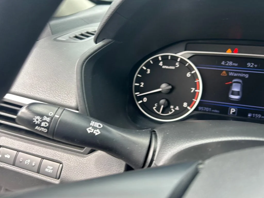 Used 2022 Black Nissan 2.5 SV image 21