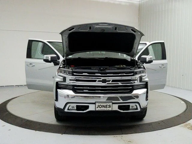 Used 2019 Silver Chevrolet LTZ image 11