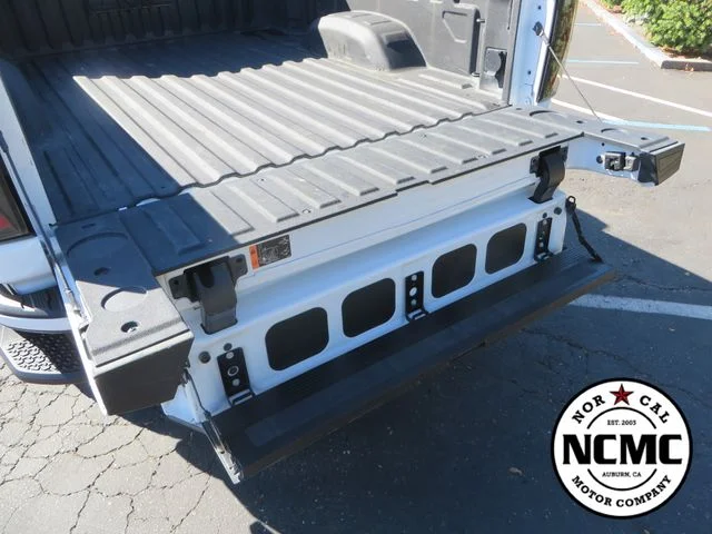 Used 2025 White GMC AT4 image 16