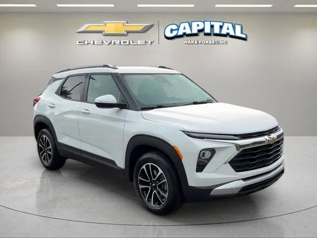 Used 2025 Summit White Chevrolet LT image 8