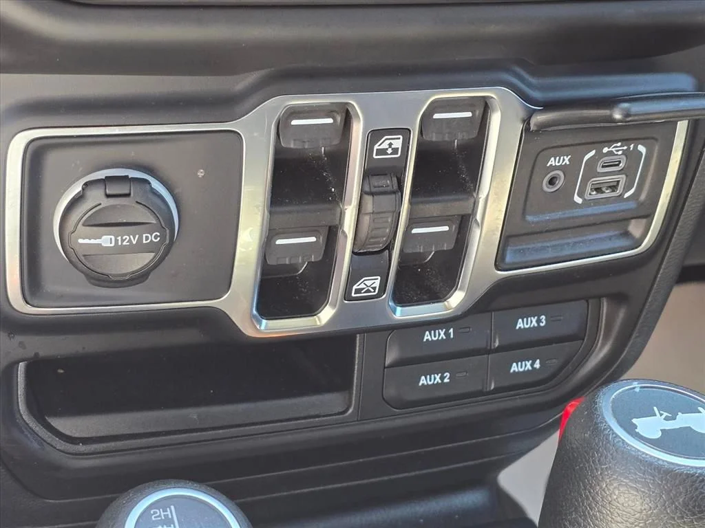 Used 2023 Silver Jeep Sport image 17