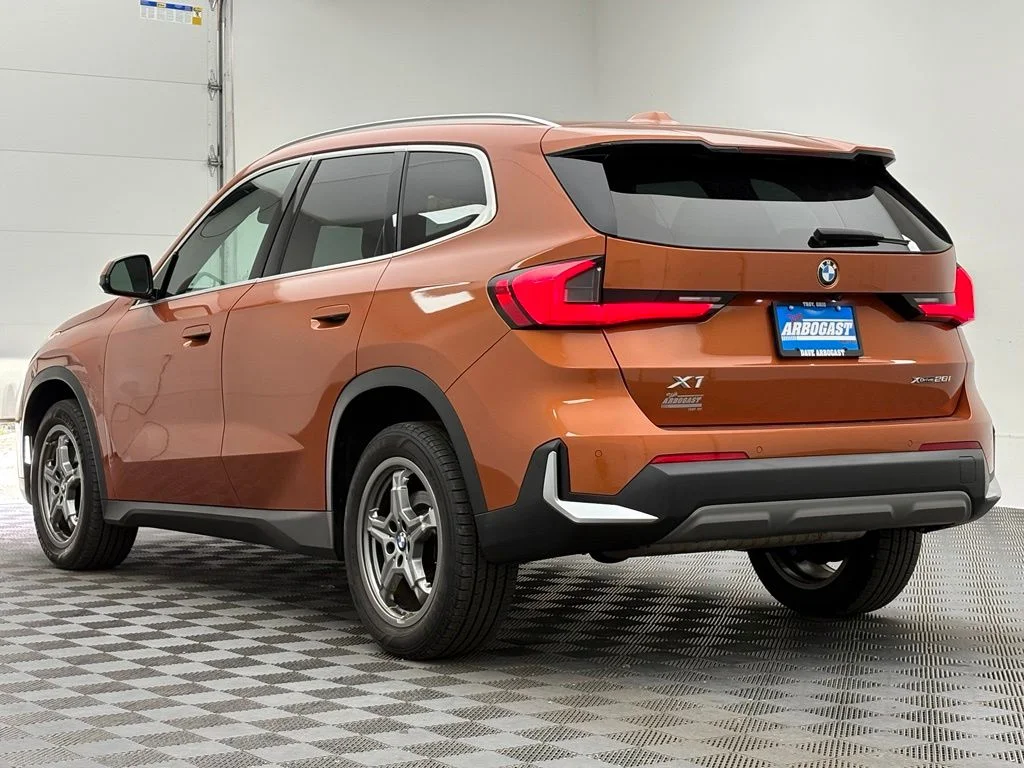 Used 2023 Utah Orange Metallic BMW xDrive28i image 13