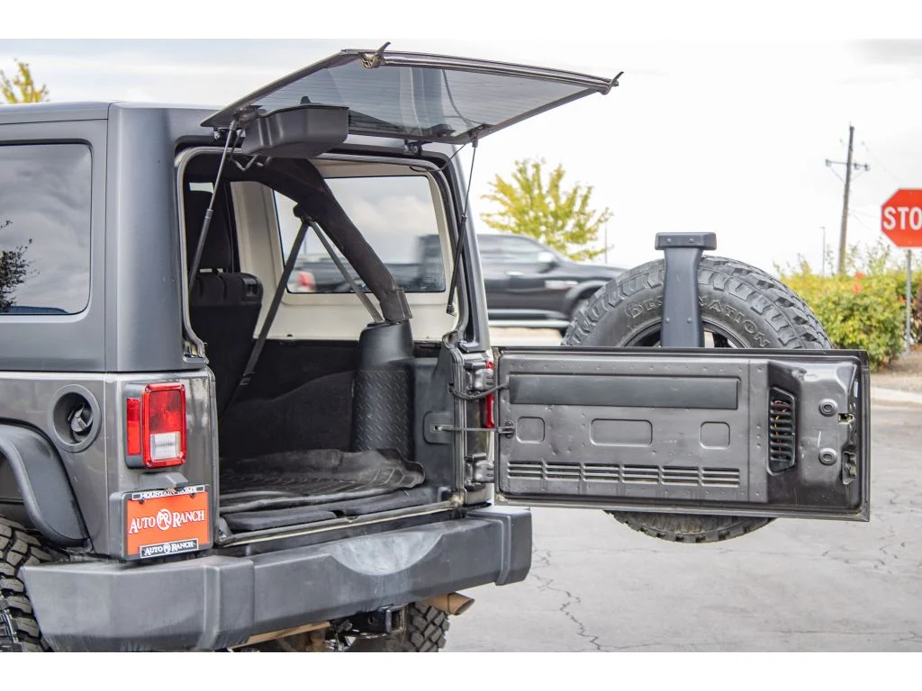 Used 2018 Granite Crystal Metallic Clearcoat Jeep Sport S image 10