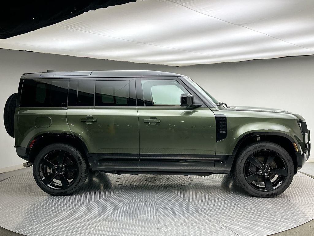 New 2026 Woolstone Green Land Rover X-Dynamic SE image 4
