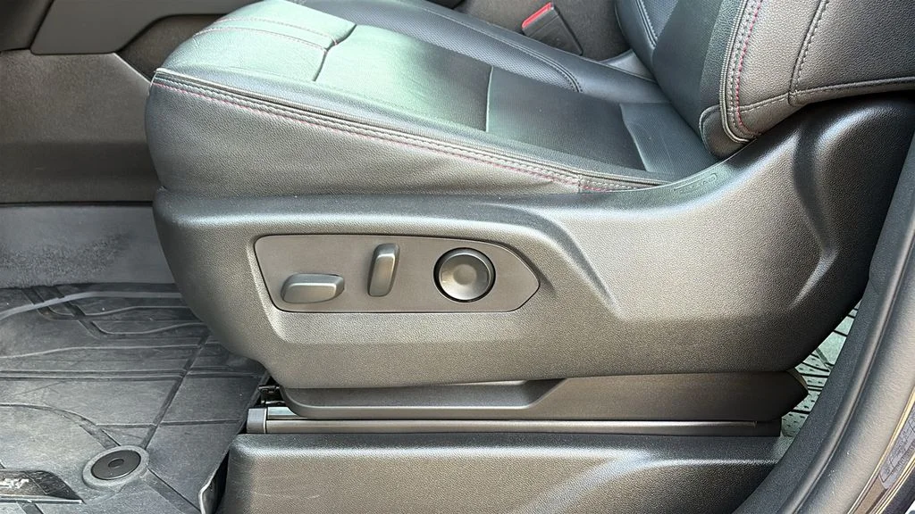 Used 2022  Chevrolet RST image 10