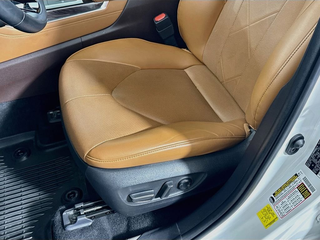 Used 2022 Wind Chill Pearl Toyota Hybrid Platinum image 18