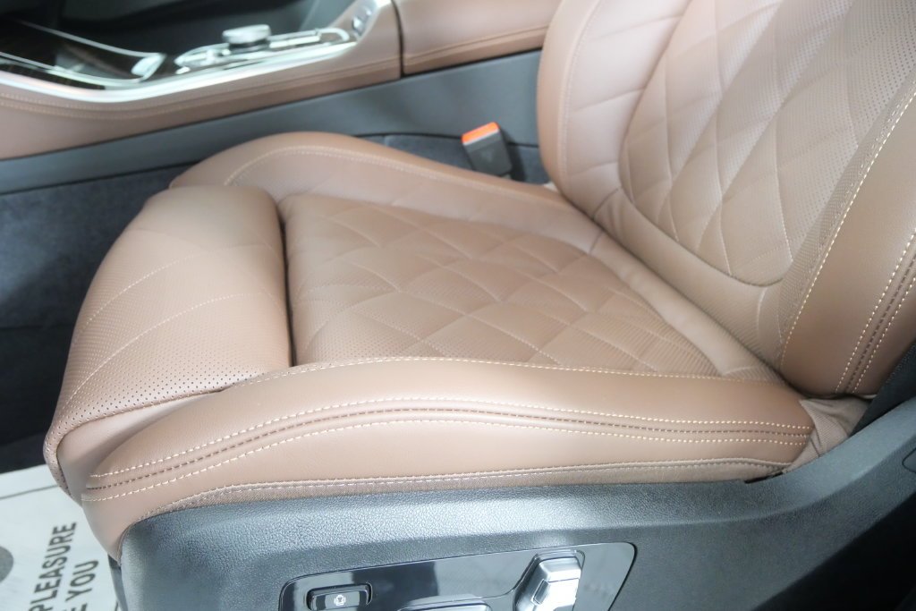 New 2026 Green Metallic BMW xDrive50e image 10