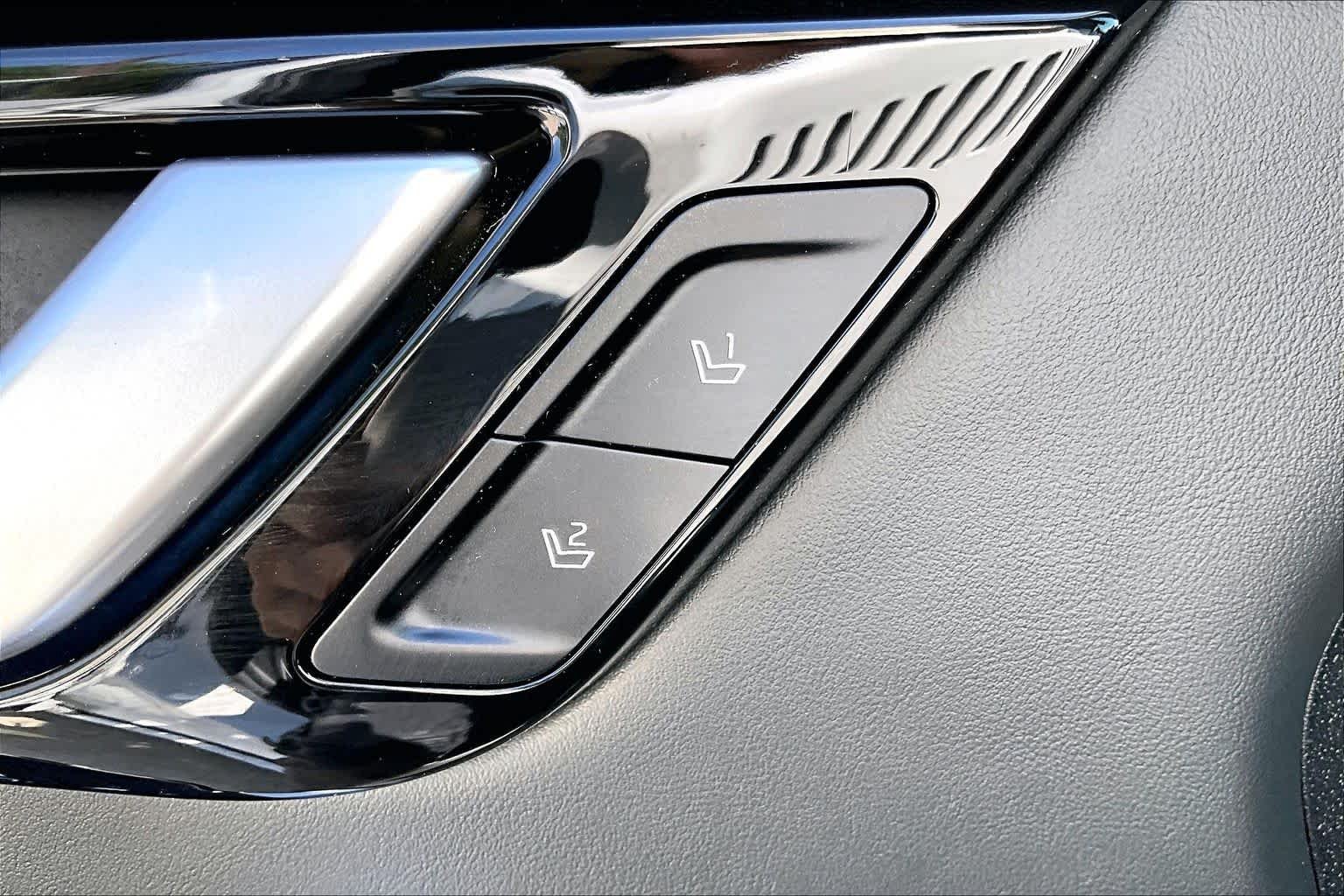 Used 2024 Snow White Pearl Kia GT-Line image 31