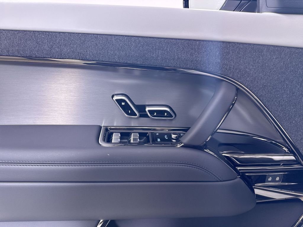 New 2026 Fuji White Land Rover Dynamic SE image 12