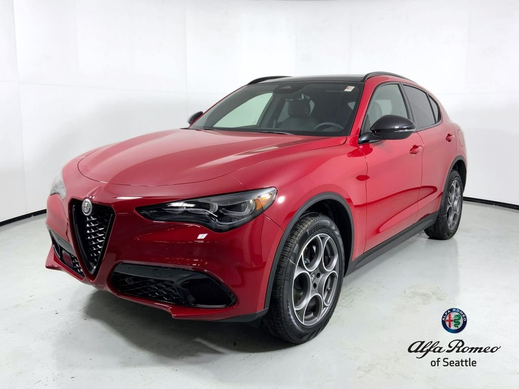 2025 Alfa Romeo Stelvio Base
