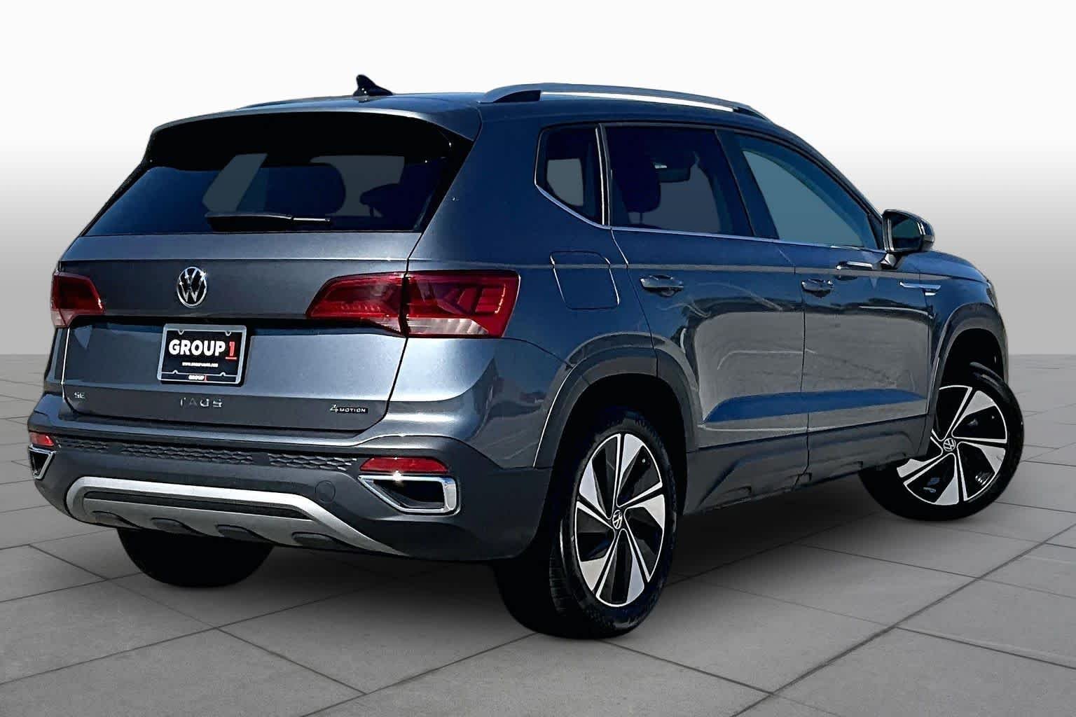 Used 2024 Platinum Gray Metallic Volkswagen SE image 13