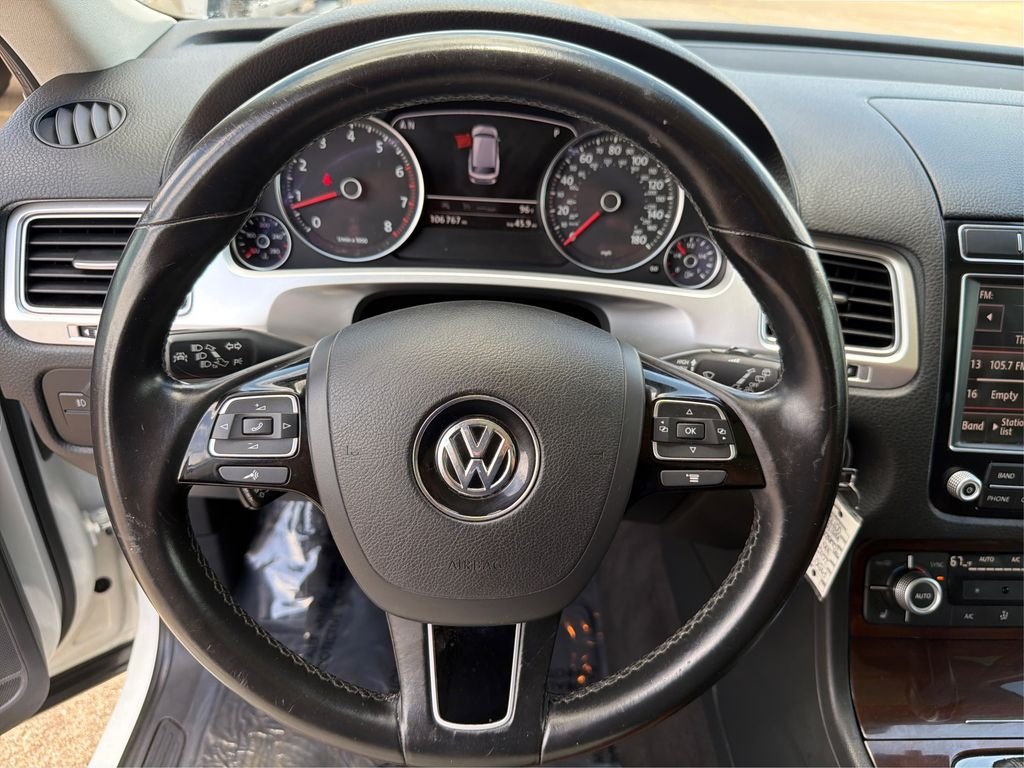 Used 2015 Pure White Volkswagen Lux image 18