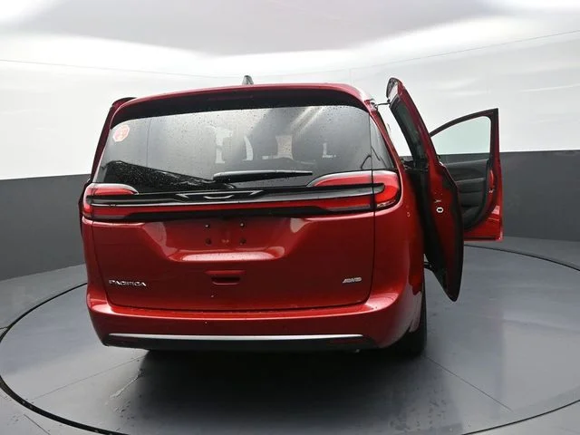 New 2027 Red Hot Pearl-Coat Exterior Paint Chrysler Select image 38