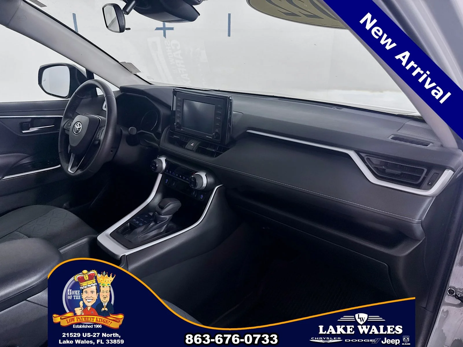 Certified Used 2022  Toyota XLE image 28