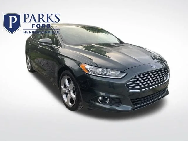 Used 2016  Ford SE image 1
