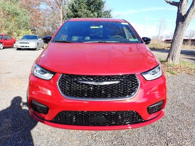 New 2026 Red Hot Pearl-Coat Exterior Paint Chrysler Select image 10
