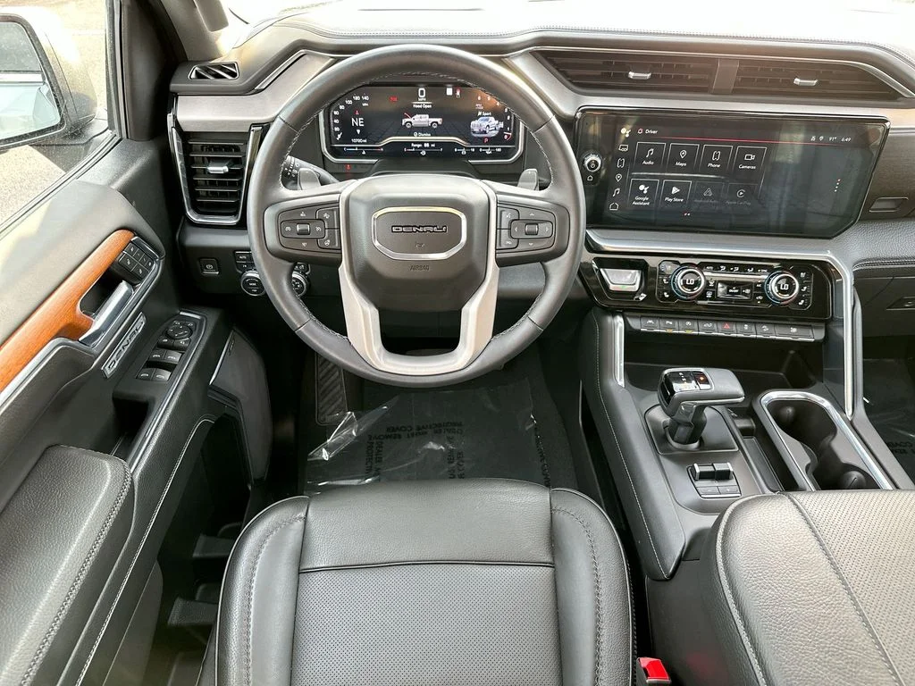 Used 2023 Silver GMC Denali image 10