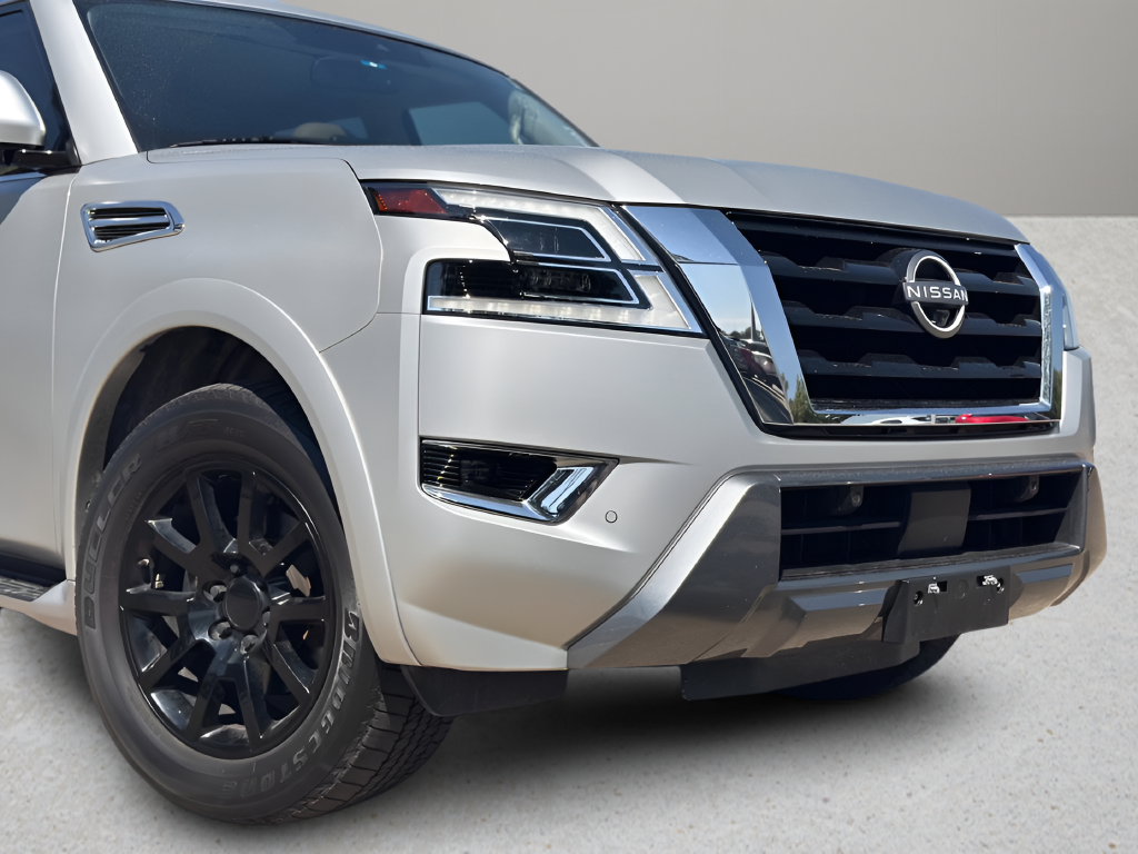 Used 2024 Silver Nissan SL image 3