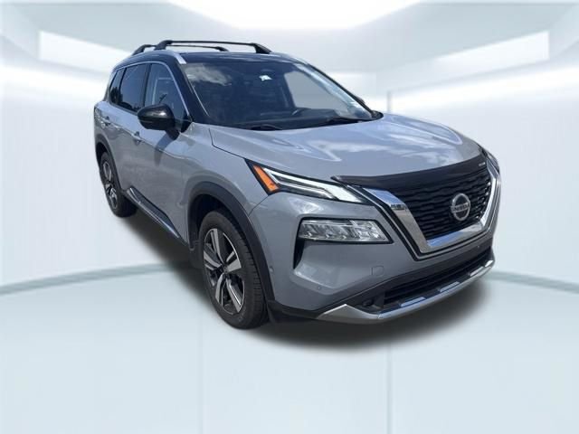 Used 2021 Gray Nissan Platinum image 4
