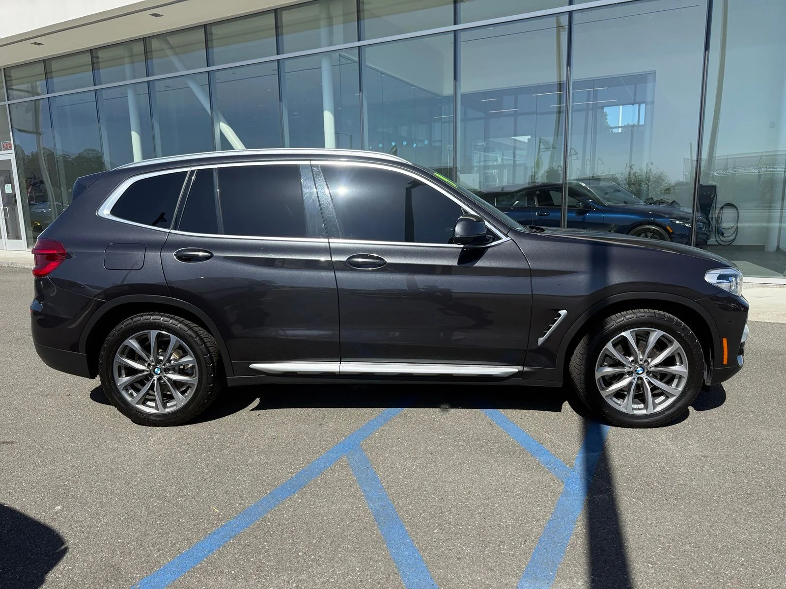 Used 2019 Gray BMW sDrive30i image 9