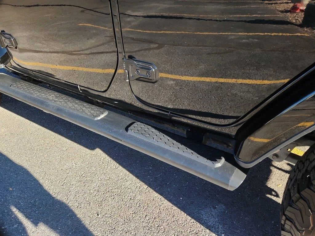 Used 2024 Black Clearcoat Jeep High Altitude image 12