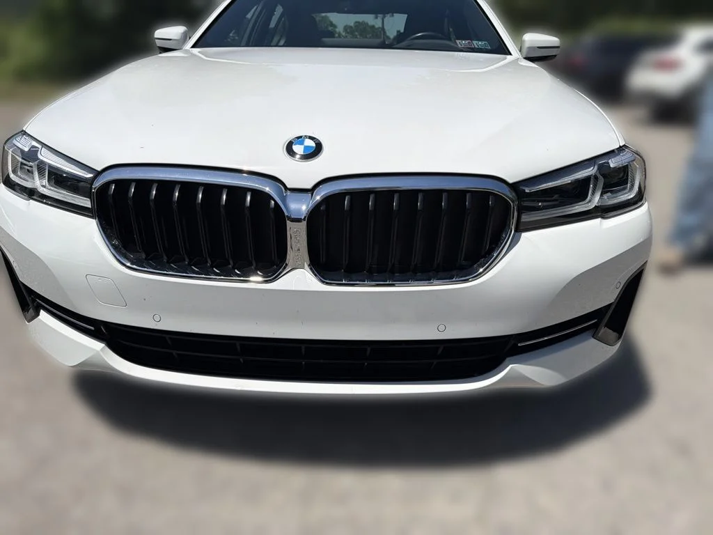 Used 2022 White BMW 530i xDrive image 3