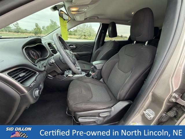 Used 2020 Light Brownstone Pearlcoat Jeep Latitude image 19
