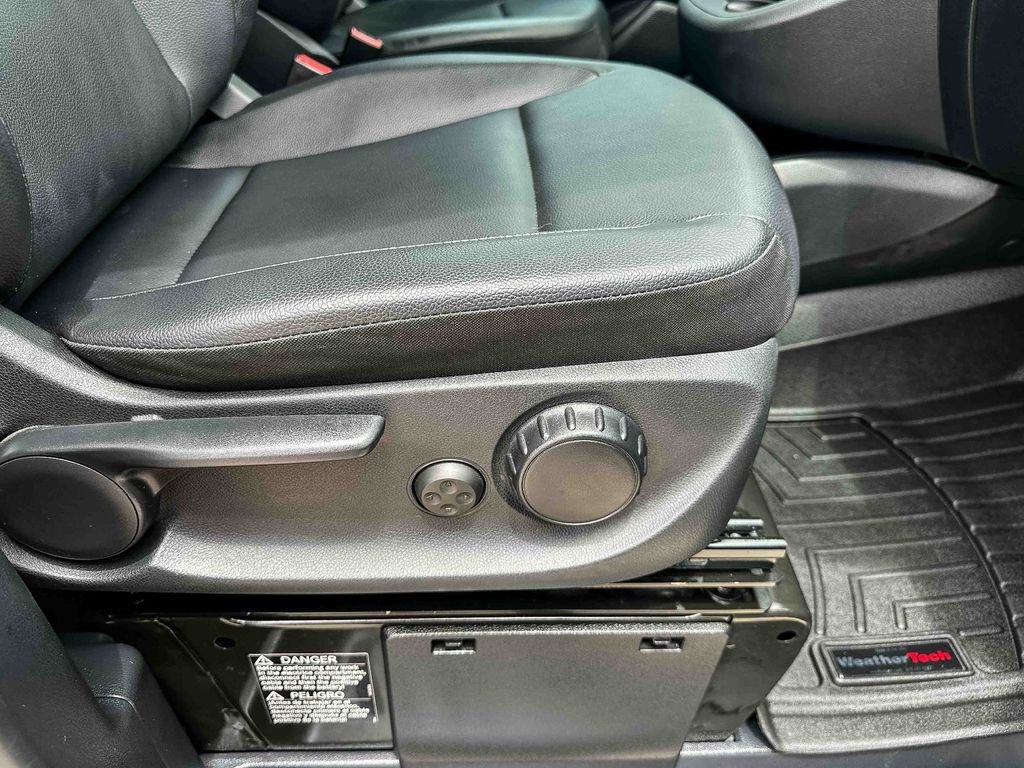 Used 2022  Mercedes-Benz Cargo image 21