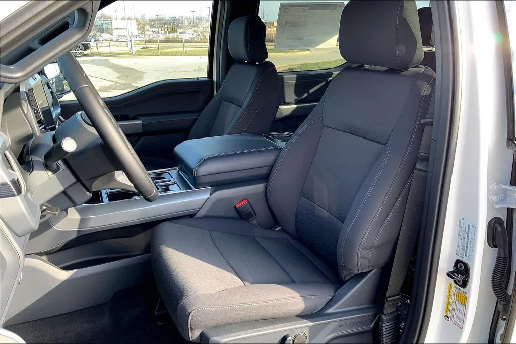 New 2026 Oxford White Ford XLT image 9