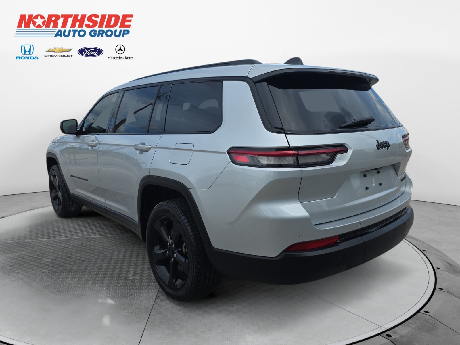 Used 2025 Silver Zynith Jeep Limited image 5