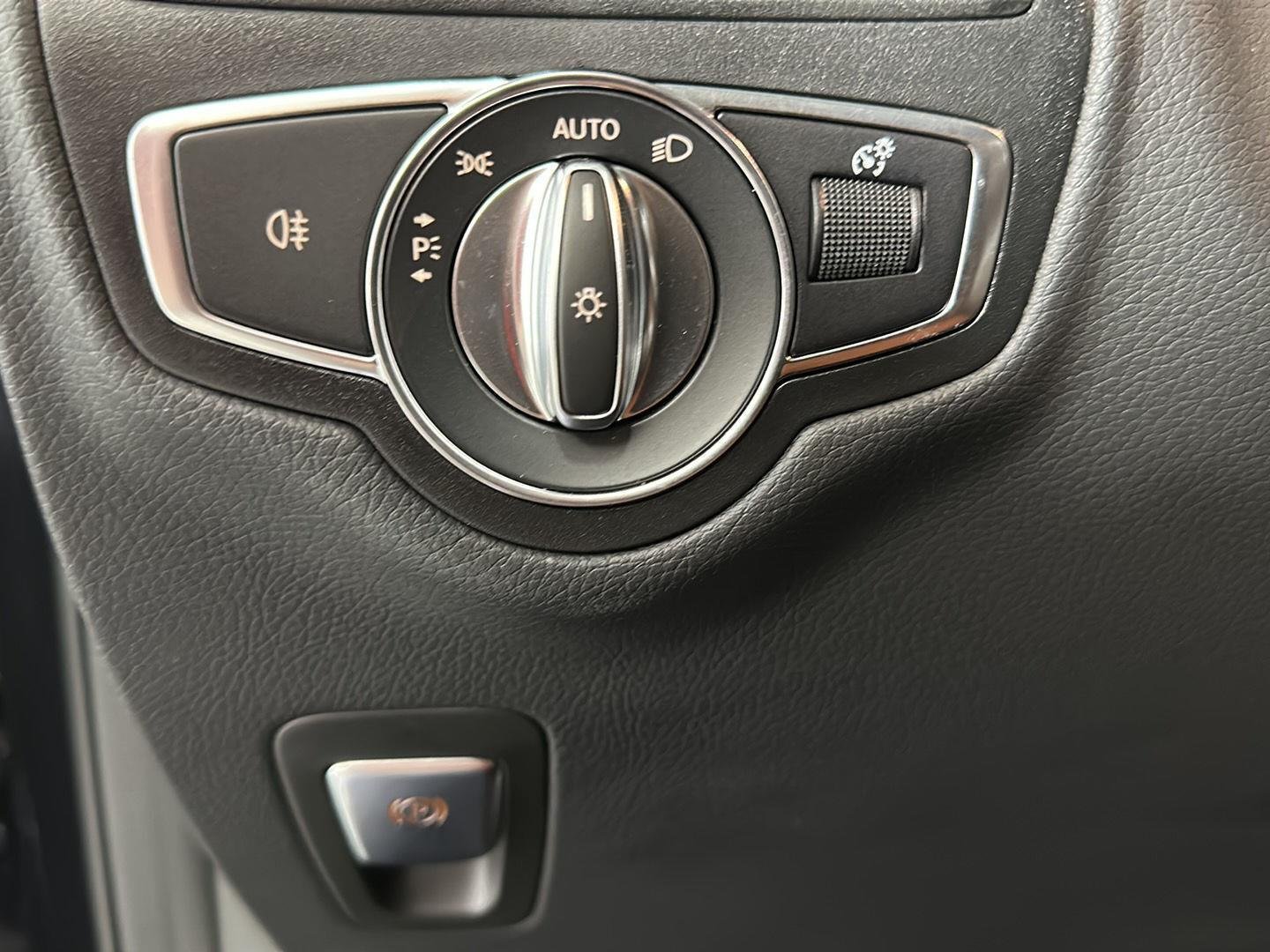 Used 2023 Obsidian Black Metallic Mercedes-Benz GLC 300 image 20