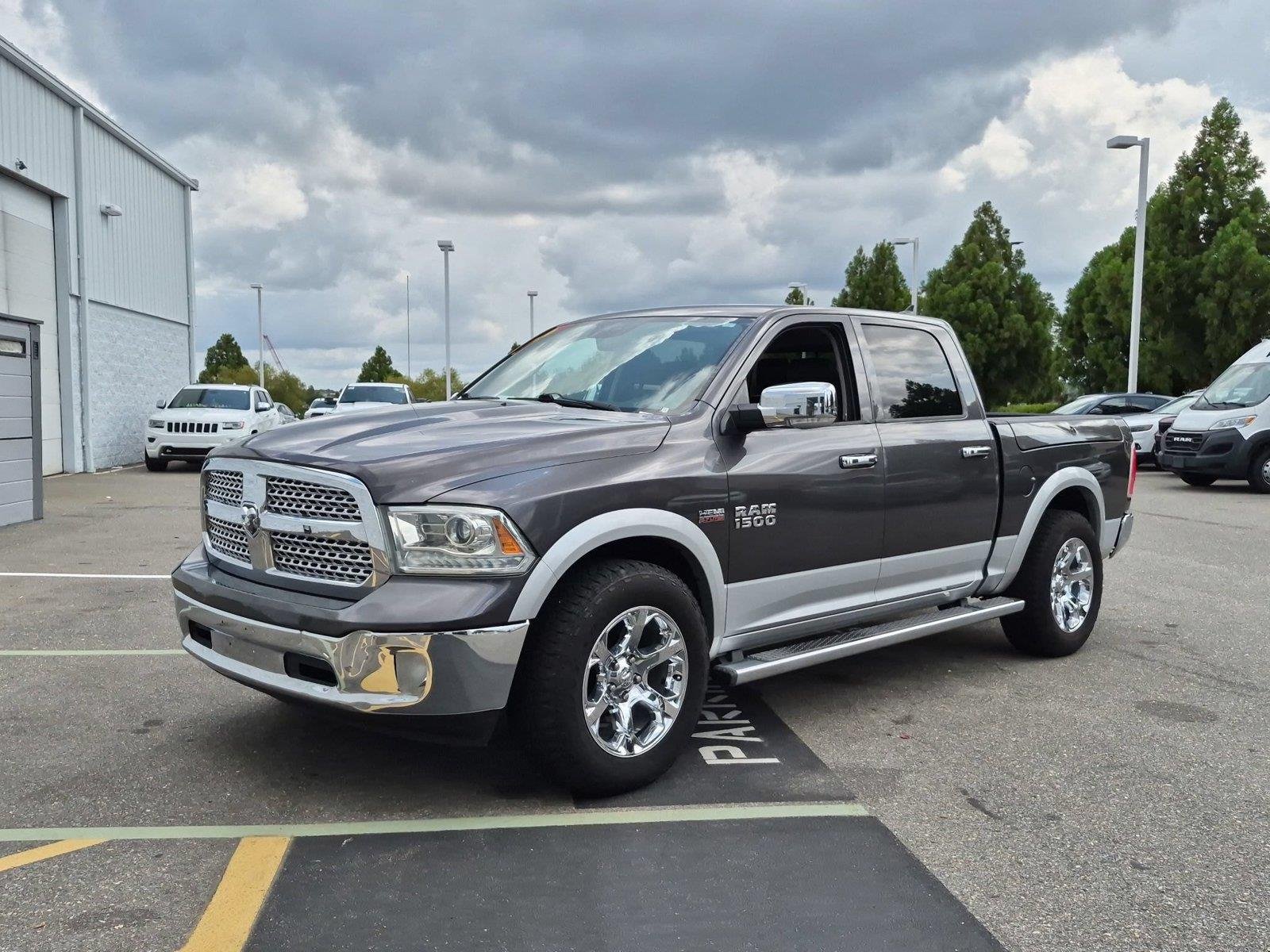 Used 2015  RAM TRUCK LARAM image 1