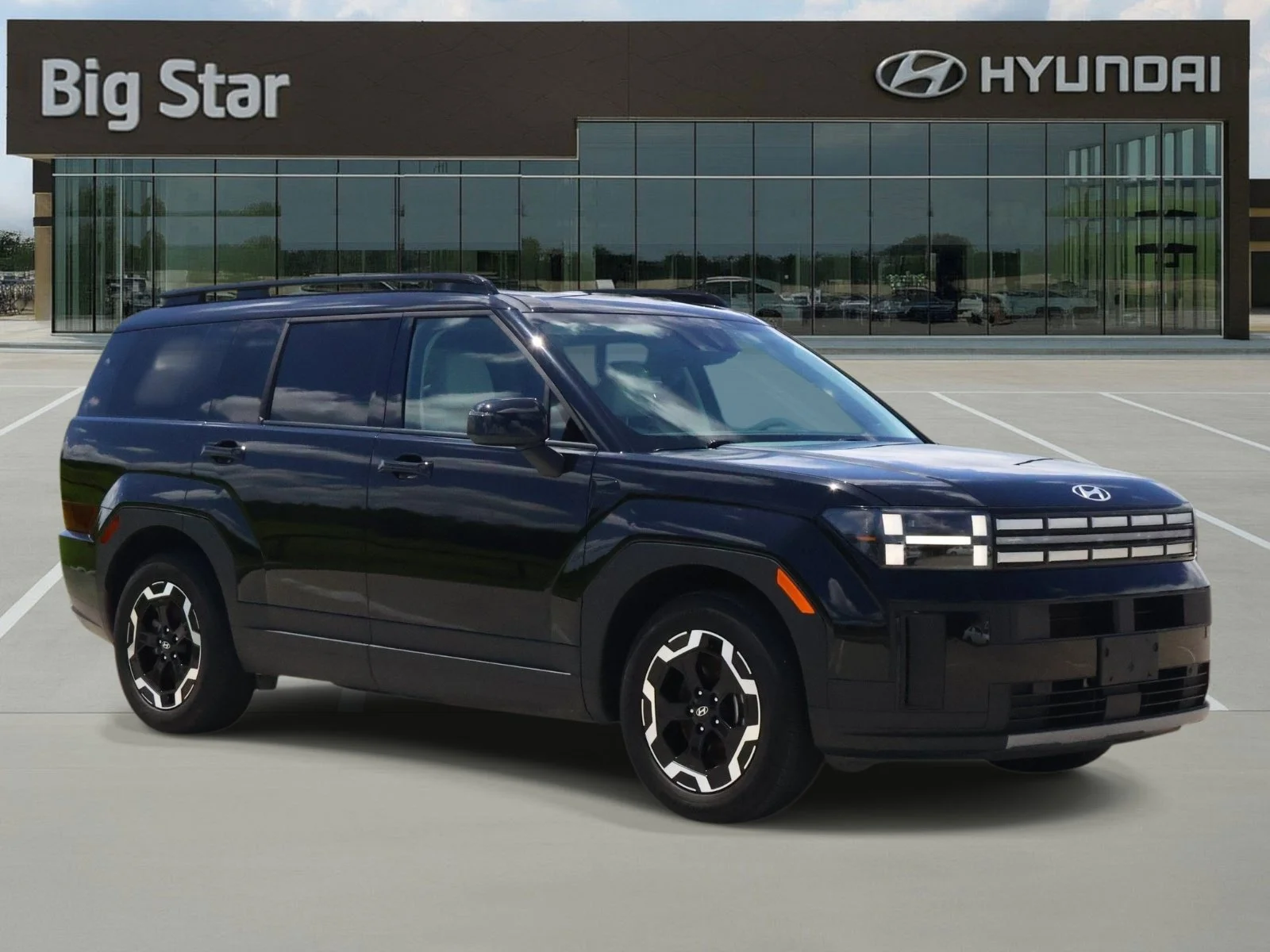 Used 2025 Phantom Black Hyundai SEL image 6