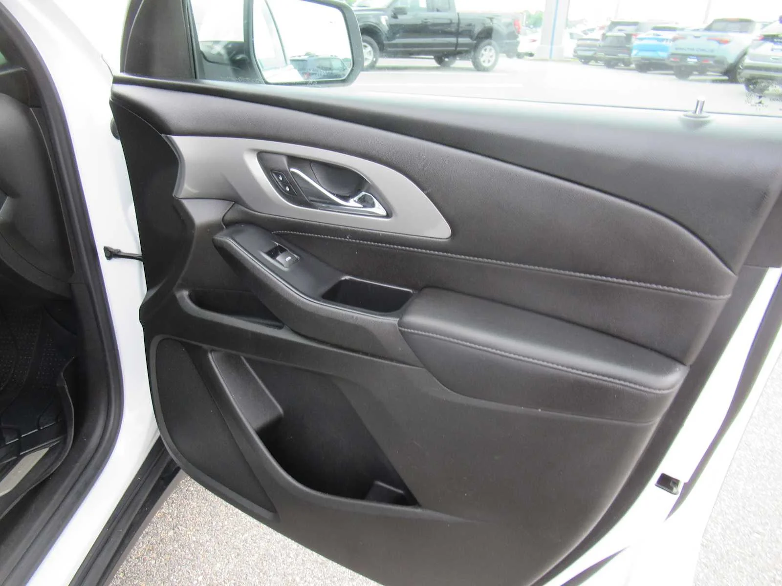 Certified Used 2022 Summit White Chevrolet LT Cloth image 24