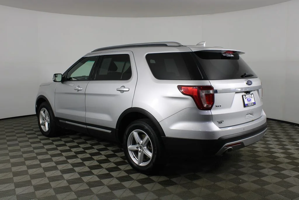 Used 2016 Ingot Silver Ford XLT image 4