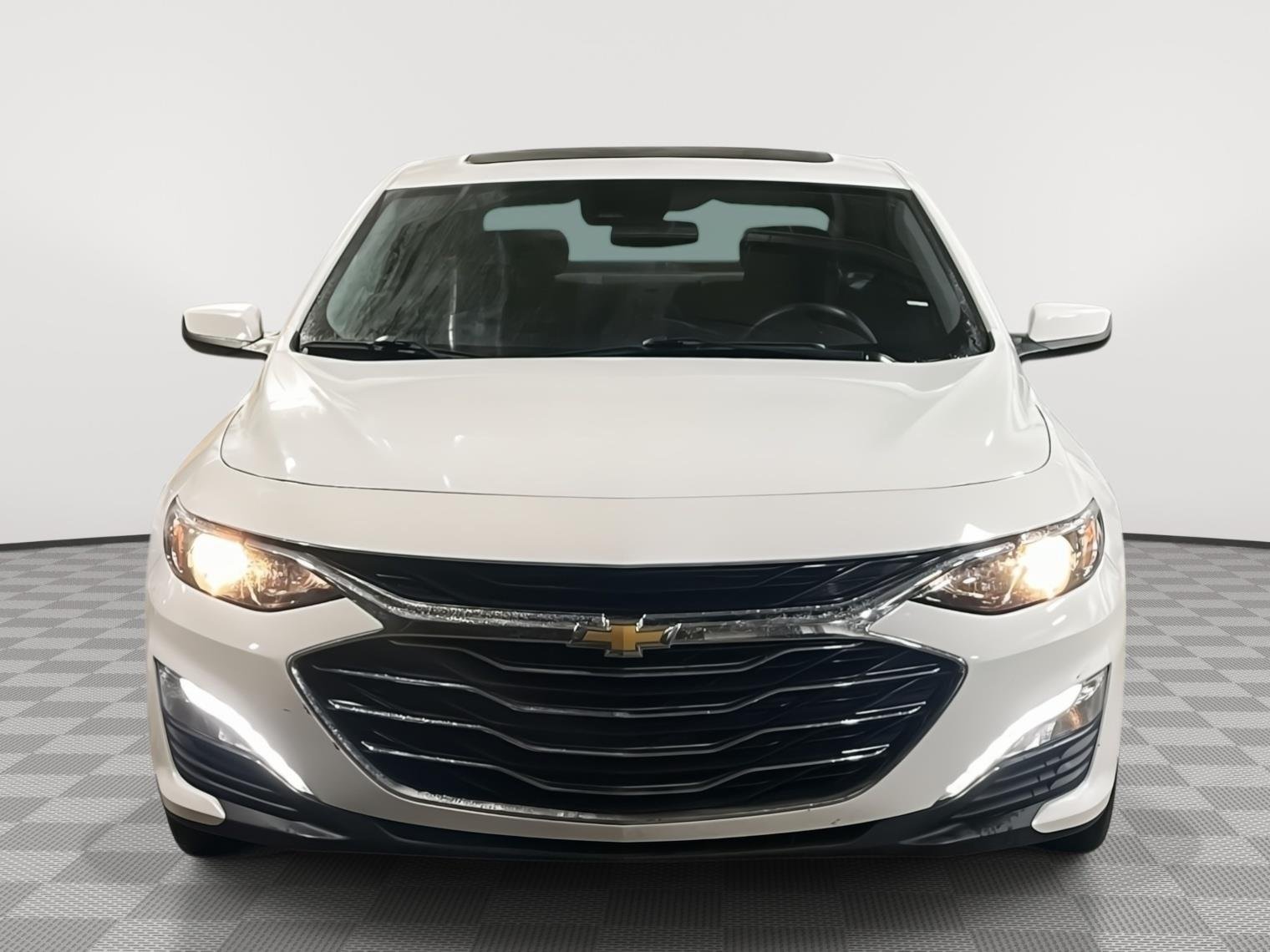 Used 2024 Summit White Chevrolet LT image 2
