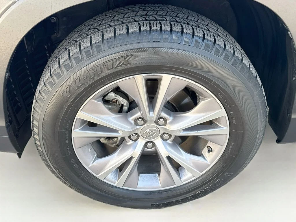 Used 2015 Gray Toyota LE Plus V6 image 38