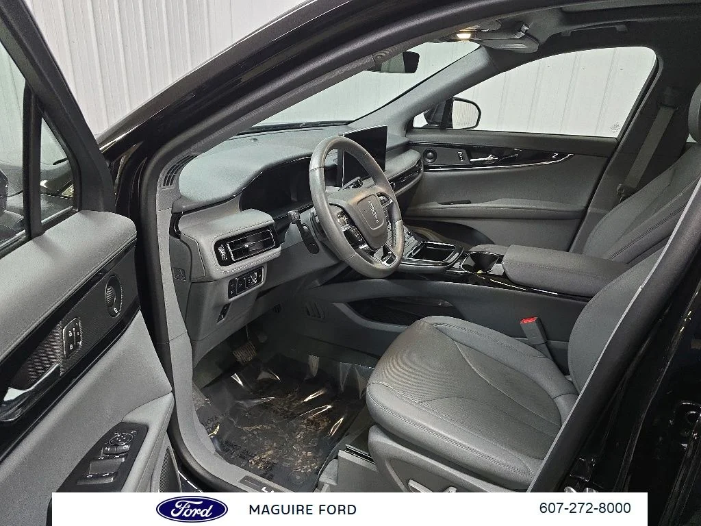 Used 2023 Black Lincoln Reserve image 32