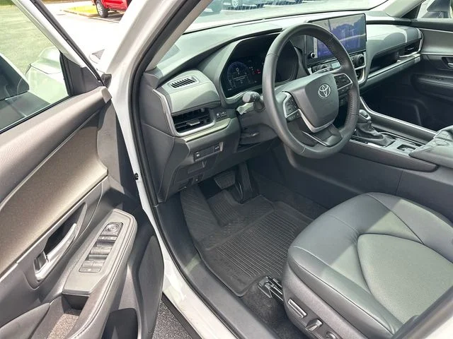Used 2025 Beige Toyota XLE image 11