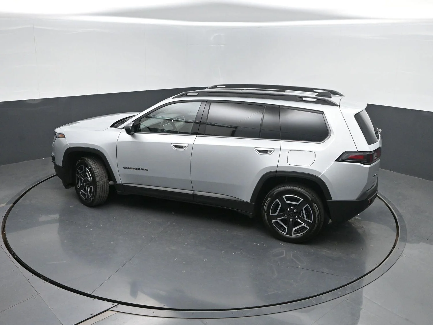 New 2026 Silver Zynith Clear-Coat Exterior Paint Jeep Laredo image 38